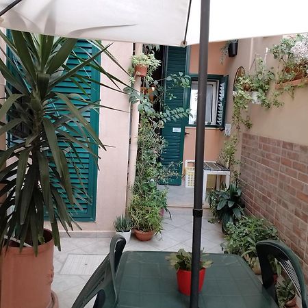 Апартаменти Il Piccolo Eden - Private Garden Ліворно Екстер'єр фото