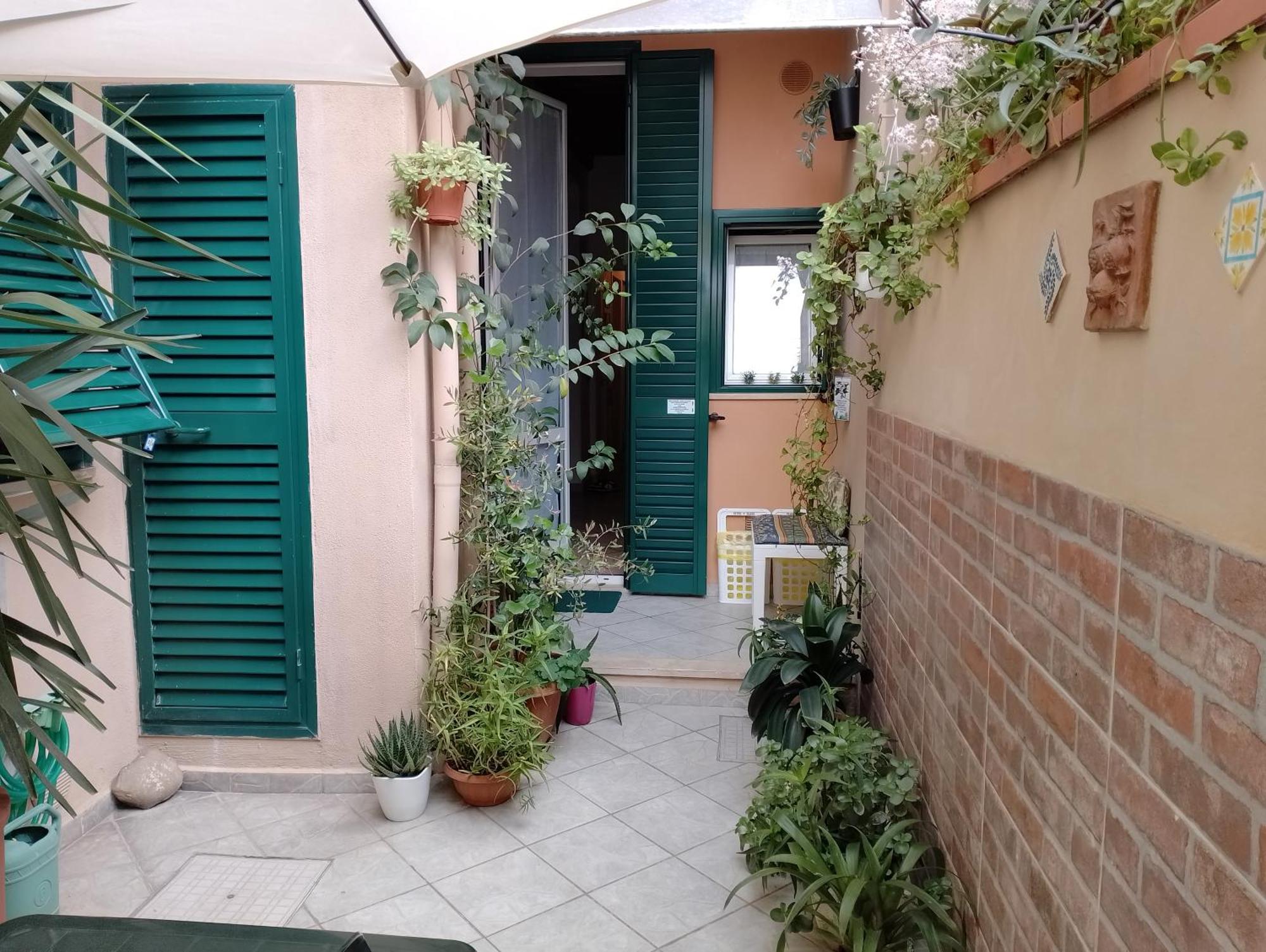 Апартаменти Il Piccolo Eden - Private Garden Ліворно Екстер'єр фото