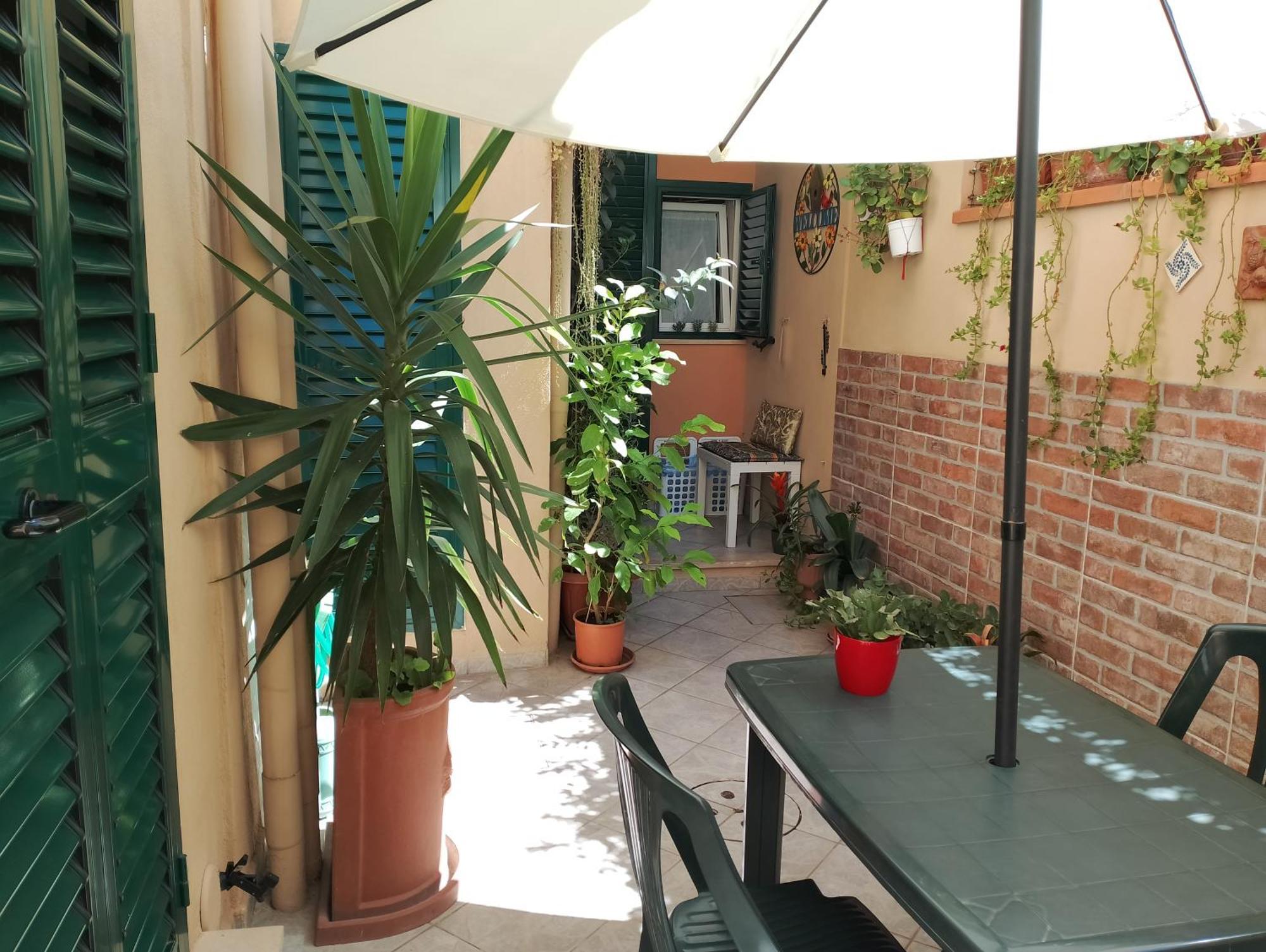 Апартаменти Il Piccolo Eden - Private Garden Ліворно Екстер'єр фото